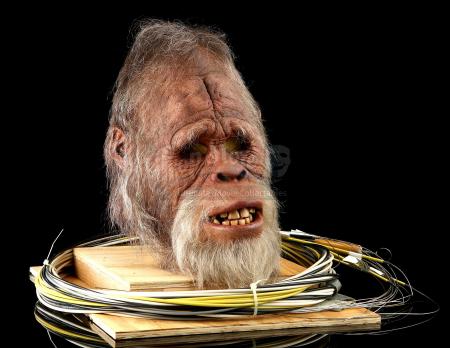 HARRY AND THE HENDERSONS (TV 1991 - 1993) - Stunt Harry Cable-Controlled Mask